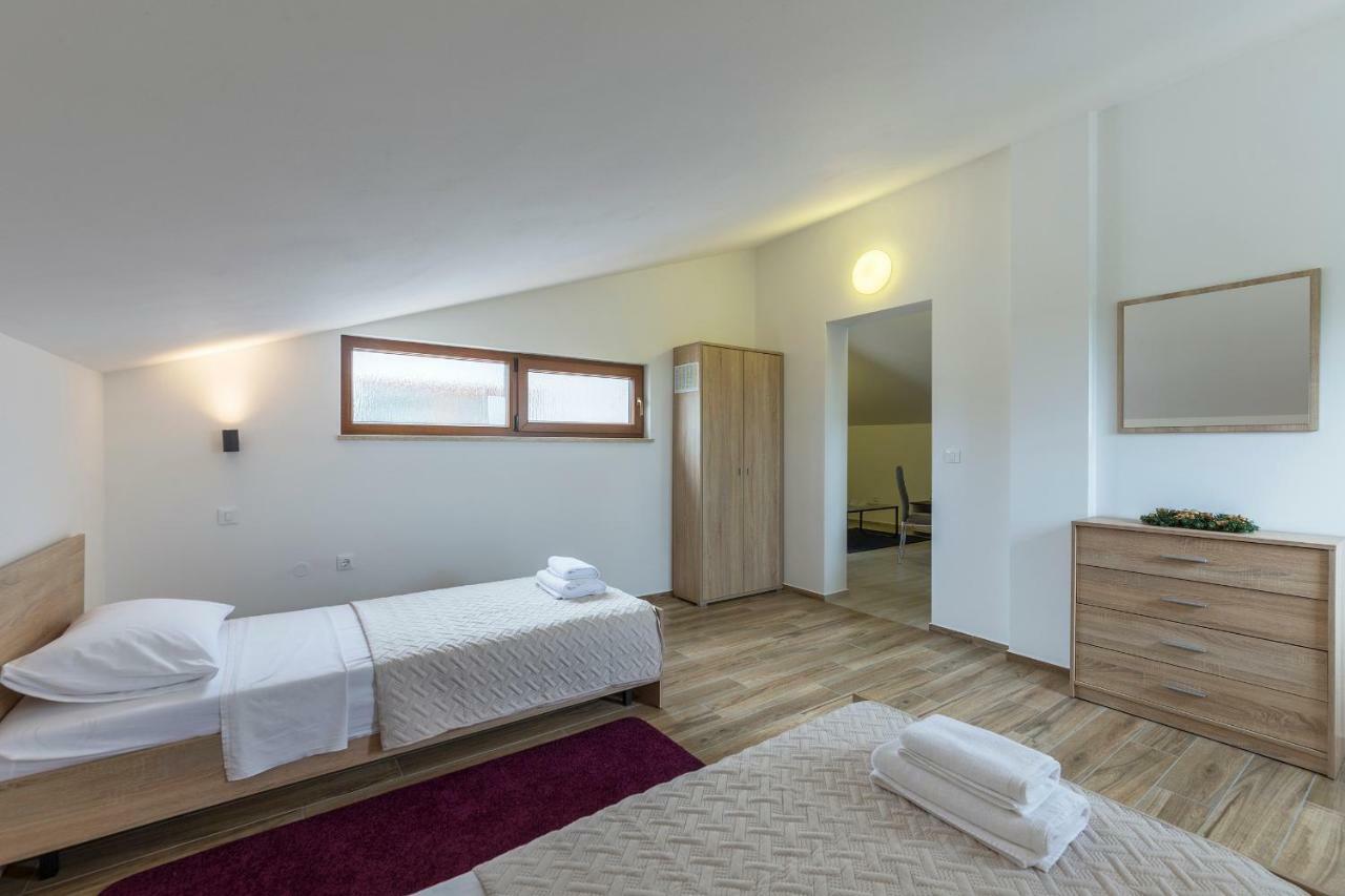 Apartmani Suzi Pula Buitenkant foto
