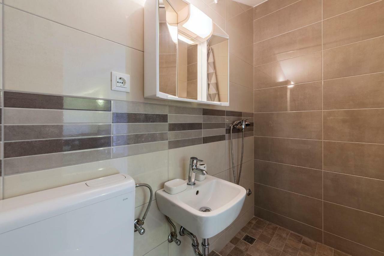 Apartmani Suzi Pula Buitenkant foto