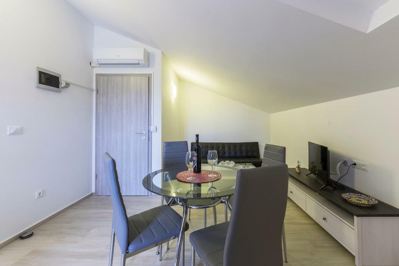 Apartmani Suzi Pula Buitenkant foto