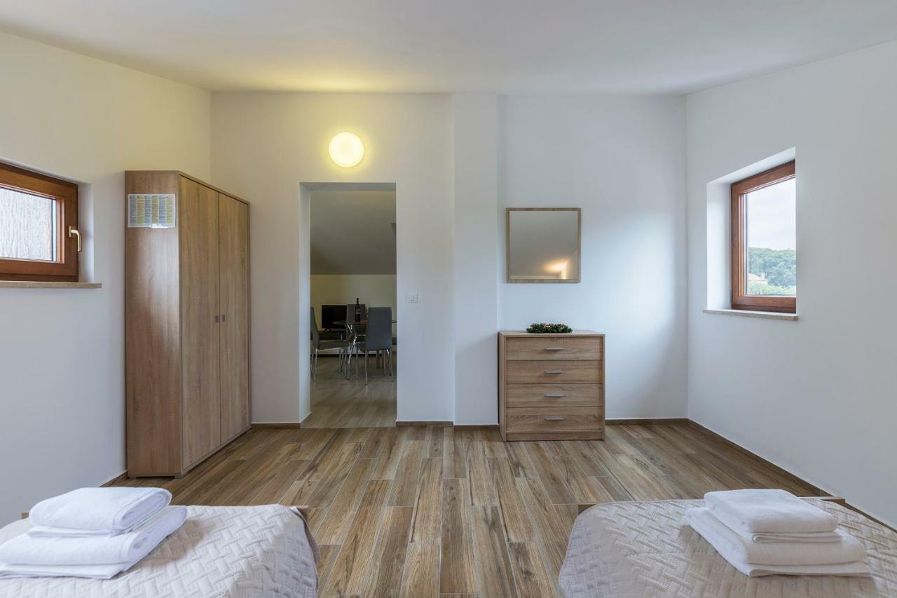 Apartmani Suzi Pula Buitenkant foto