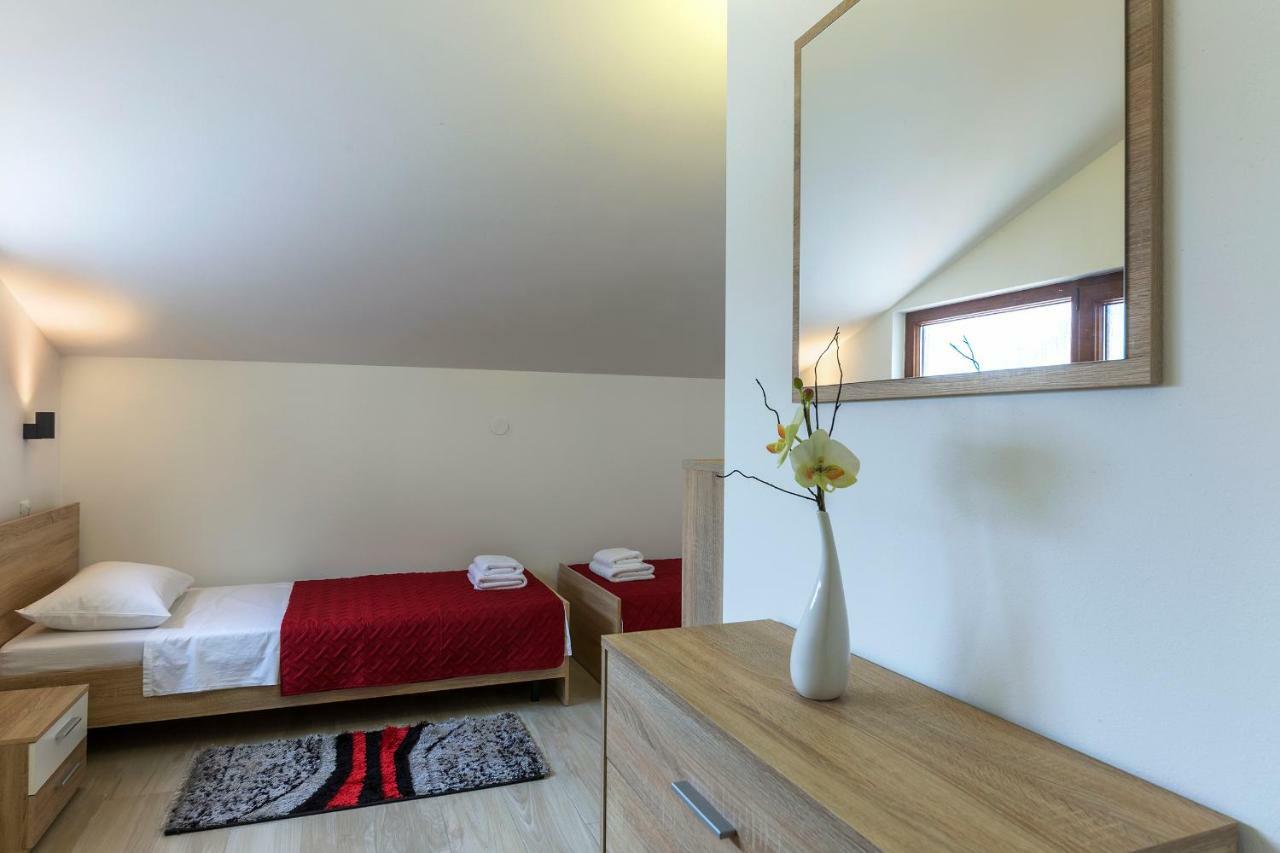 Apartmani Suzi Pula Buitenkant foto