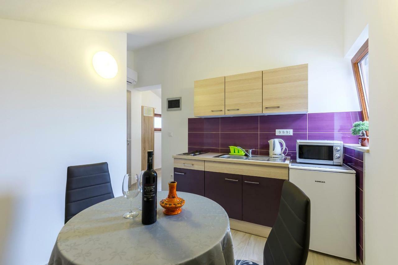 Apartmani Suzi Pula Buitenkant foto