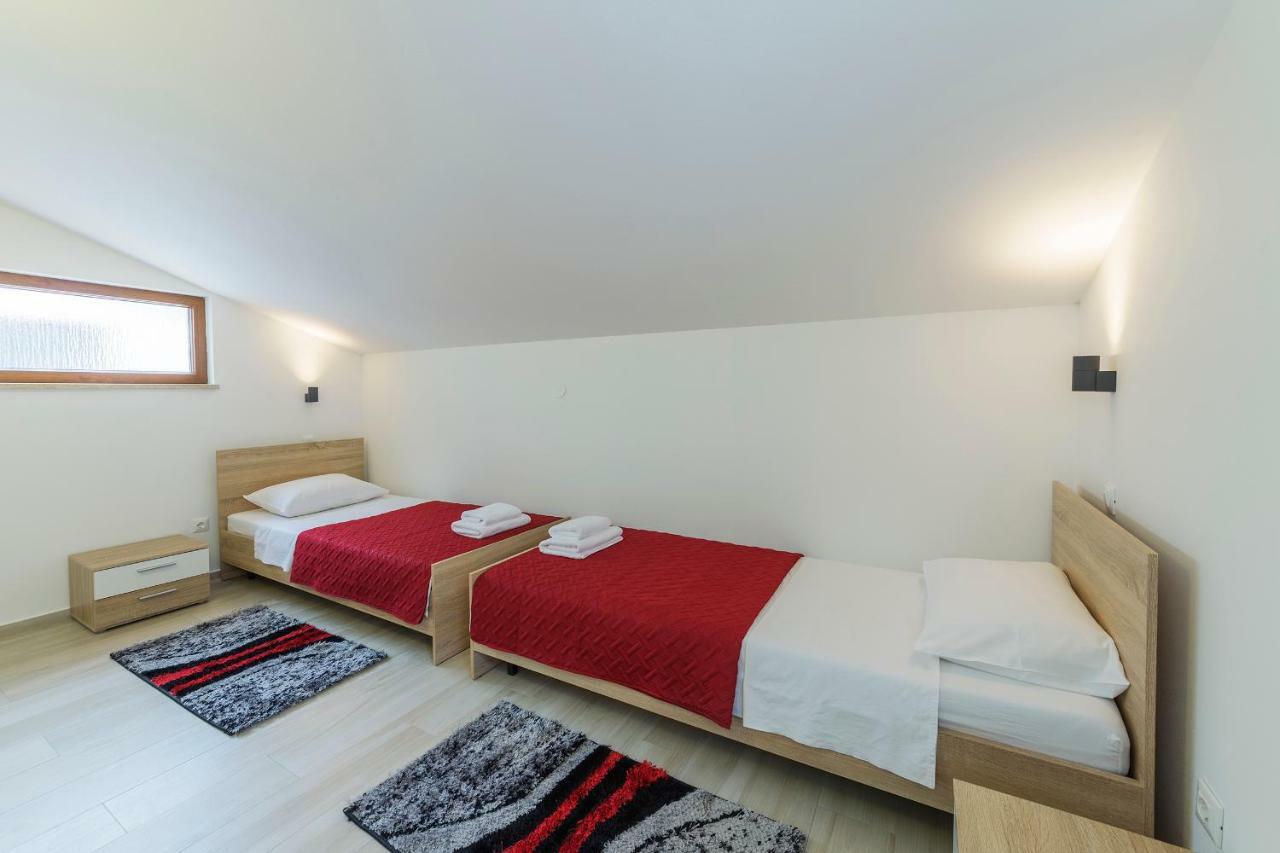 Apartmani Suzi Pula Buitenkant foto